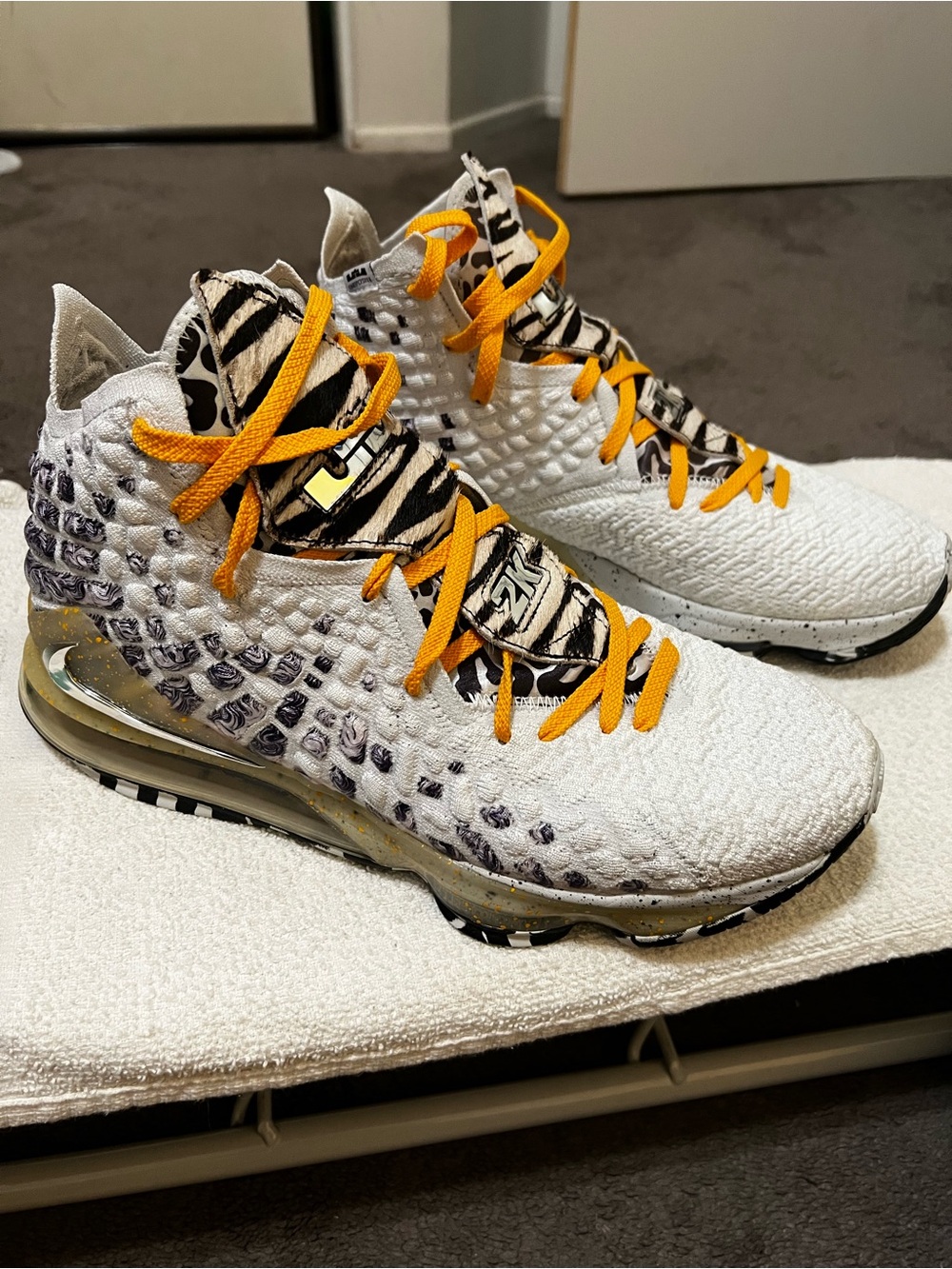 Nike LeBron 17 Bron 2K Playoffs. Size 12. Preowned - Picture 2 of 7